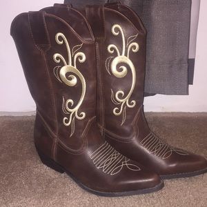 Cowgirl boots size 10